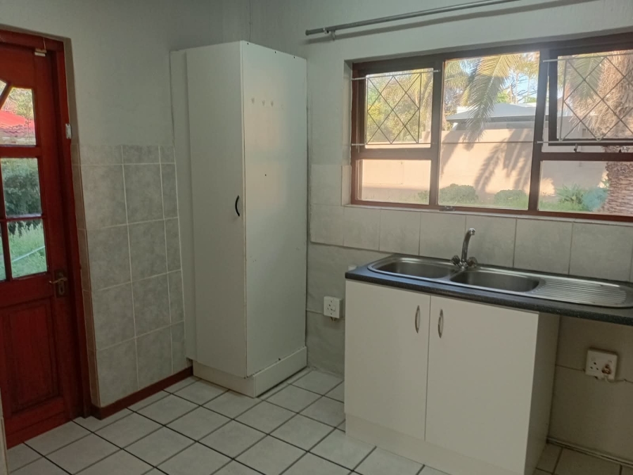 To Let 4 Bedroom Property for Rent in Bonza Bay Eastern Cape